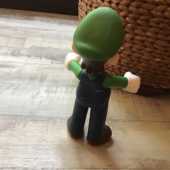 2006 9” Luigi Action Figure Toy with Arms That Move - Picture 4 of 5